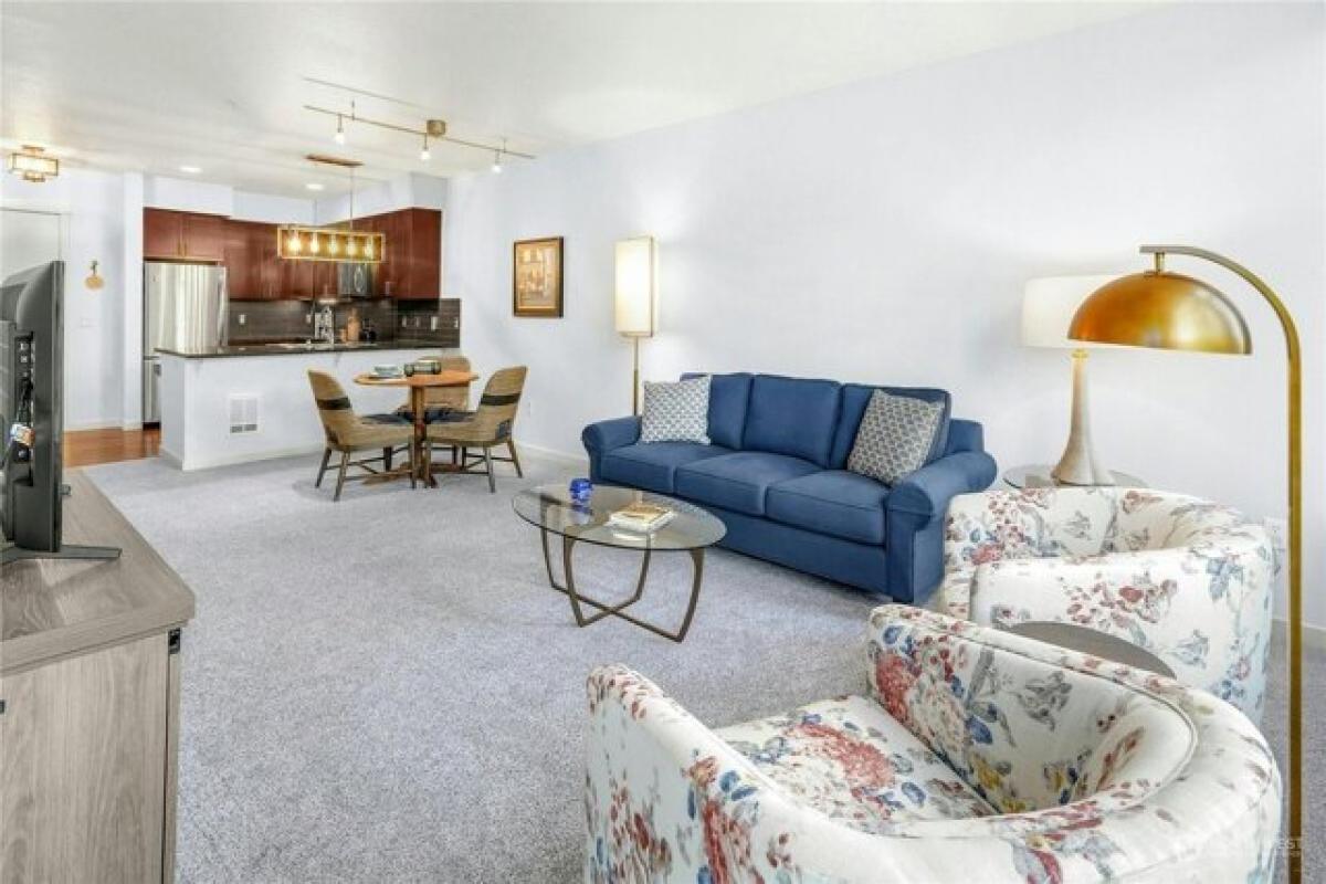 Picture of Home For Sale in Bainbridge Island, Washington, United States