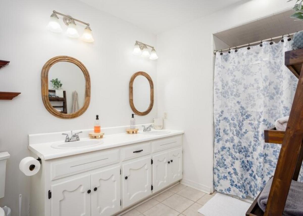 Picture of Home For Sale in Florence, Alabama, United States