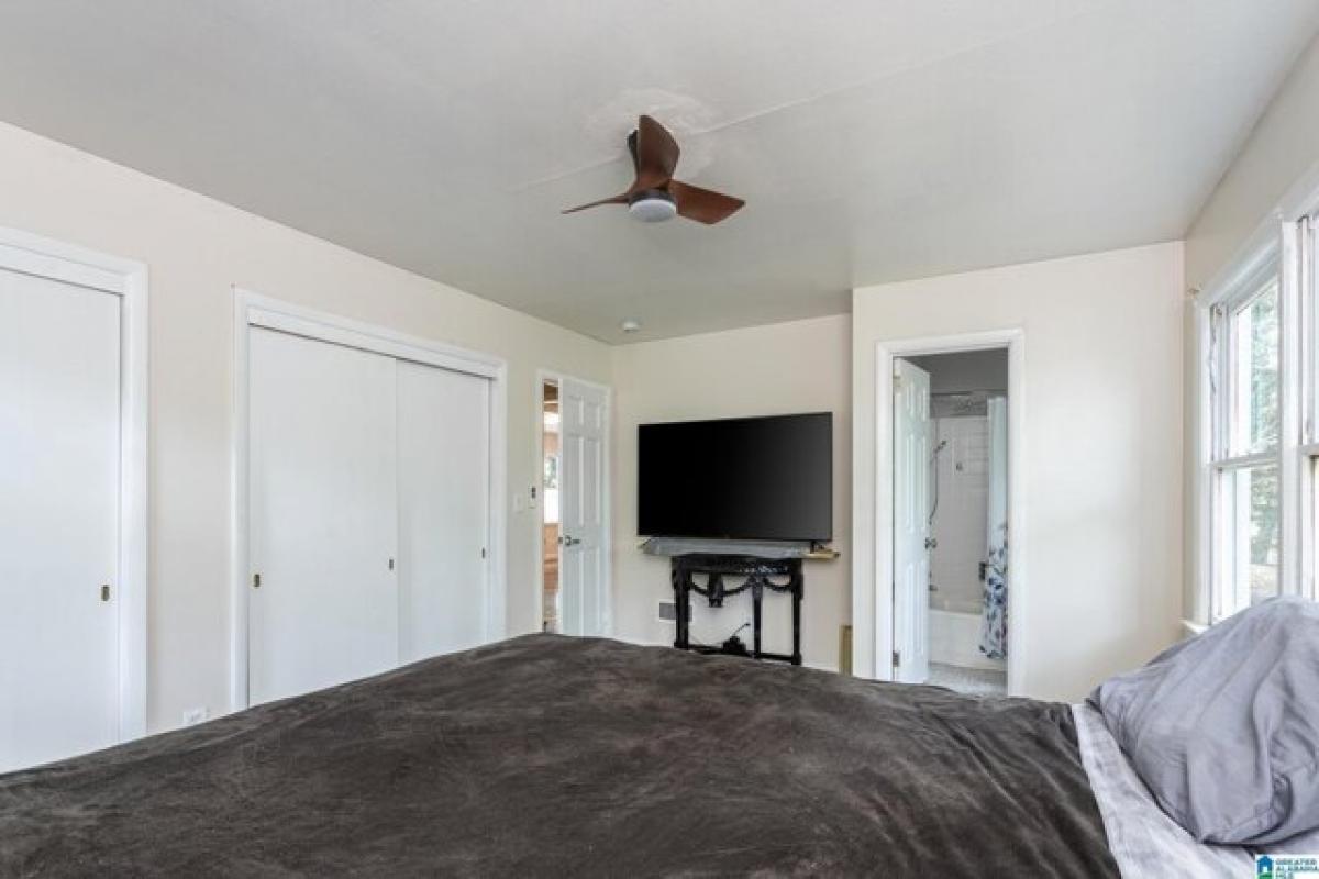 Picture of Home For Sale in Anniston, Alabama, United States