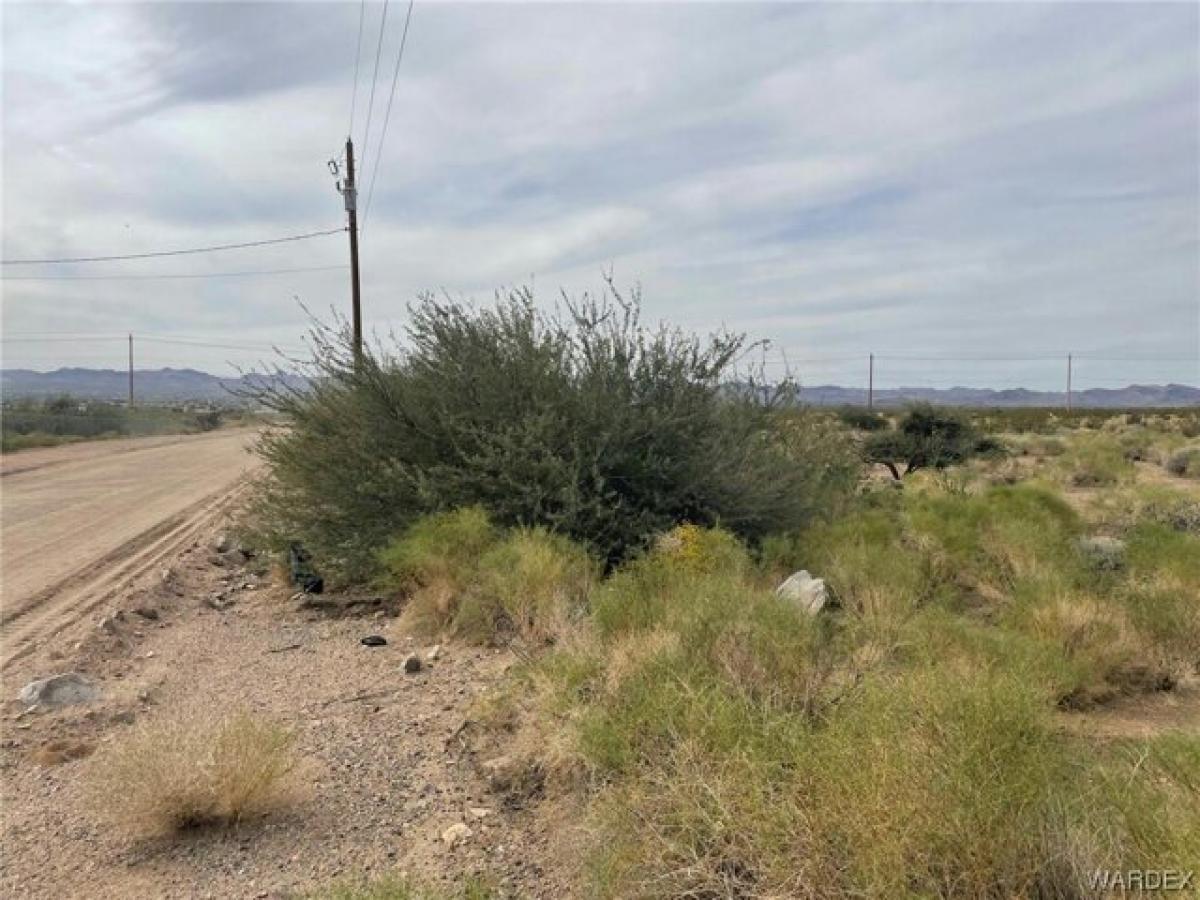 Picture of Residential Land For Sale in Golden Valley, Arizona, United States