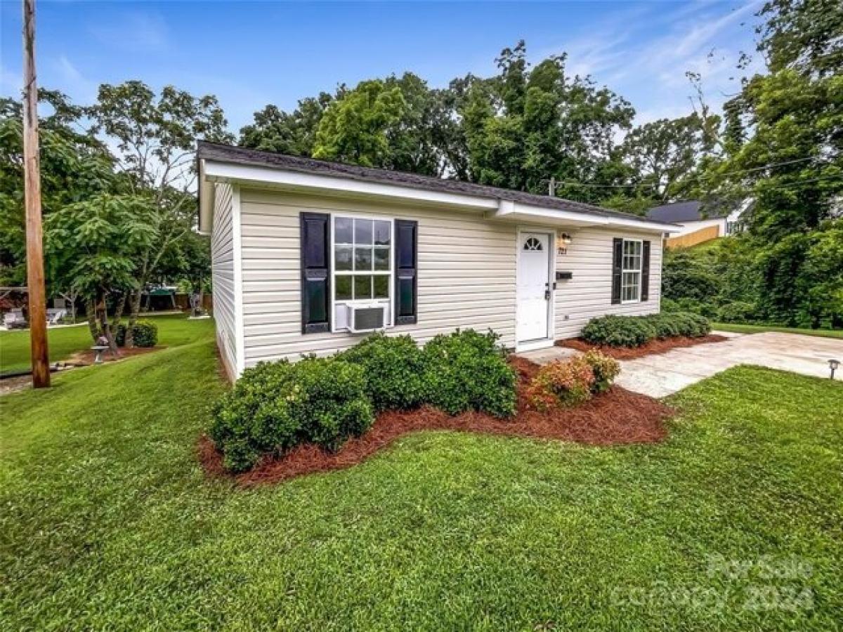 Picture of Home For Sale in Gastonia, North Carolina, United States