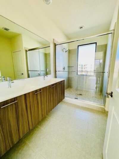 Home For Rent in Doral, Florida