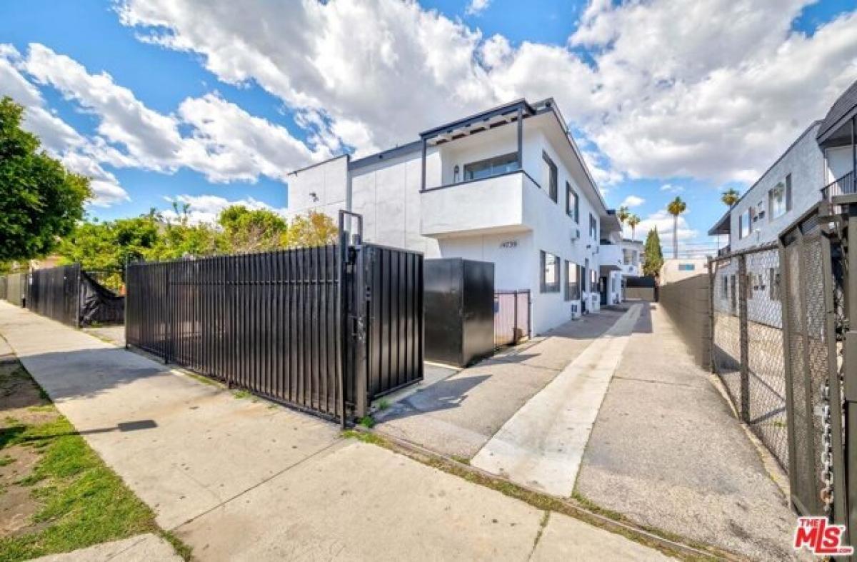 Picture of Home For Sale in Van Nuys, California, United States