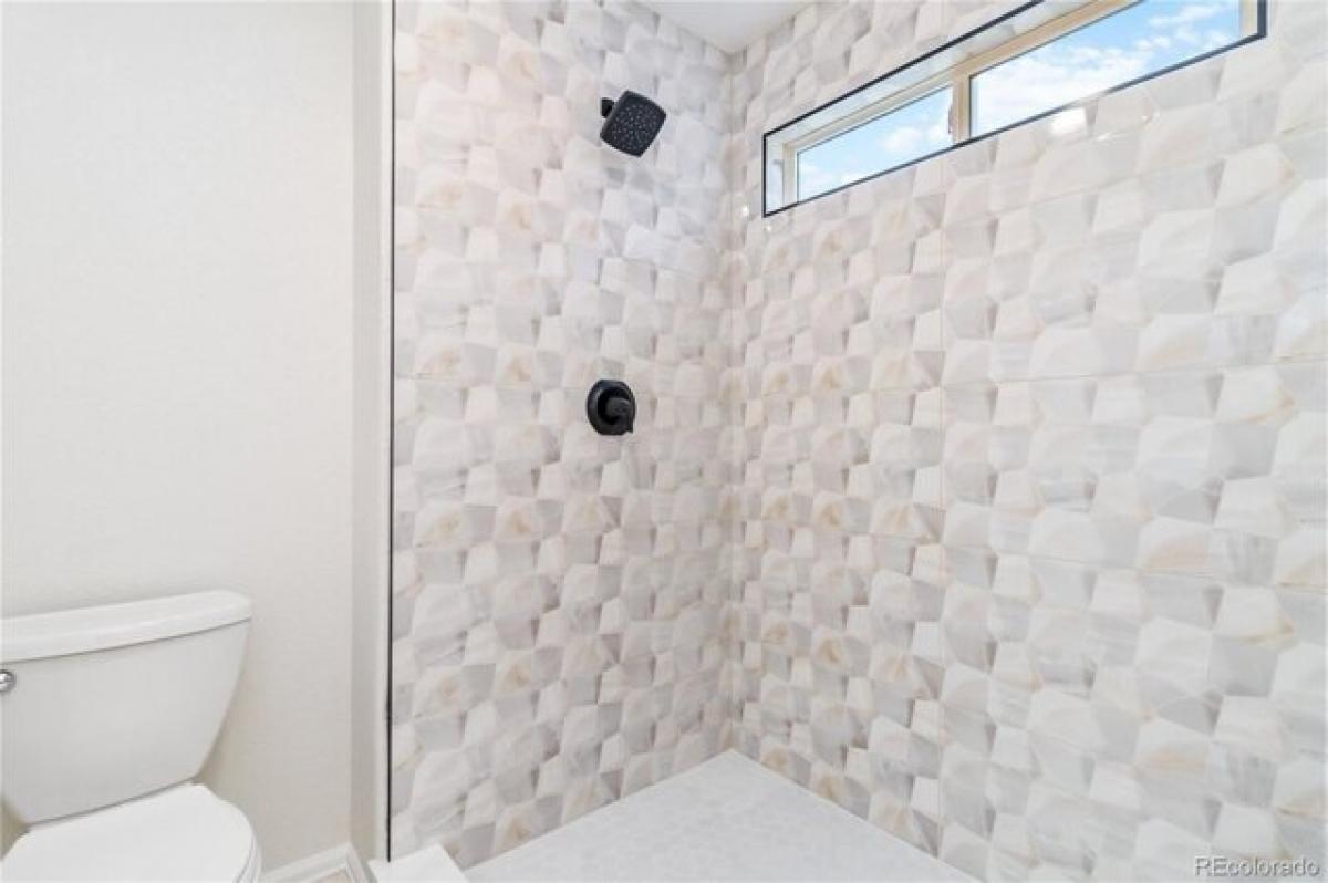 Picture of Home For Sale in Highlands Ranch, Colorado, United States