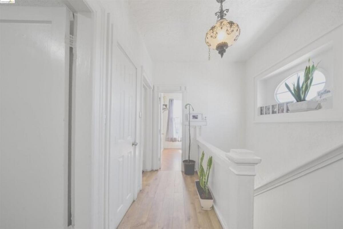 Picture of Home For Sale in Oakland, California, United States