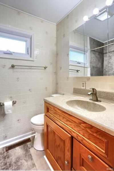 Home For Sale in Leesburg, Indiana