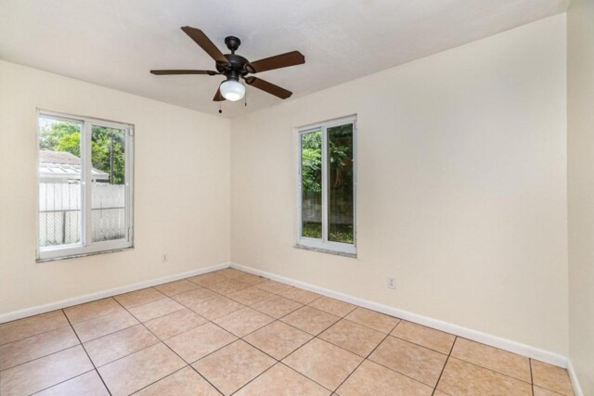 Picture of Home For Sale in Titusville, Florida, United States