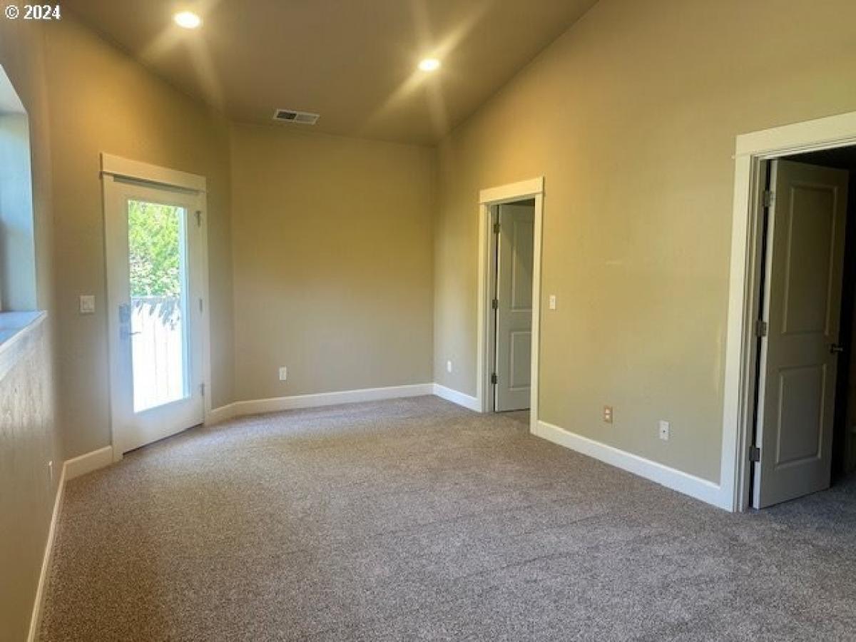 Picture of Home For Sale in Florence, Oregon, United States