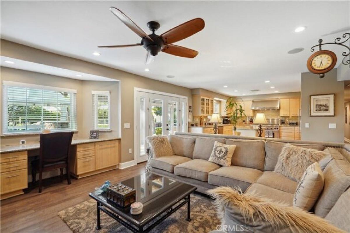 Picture of Home For Sale in Palmdale, California, United States