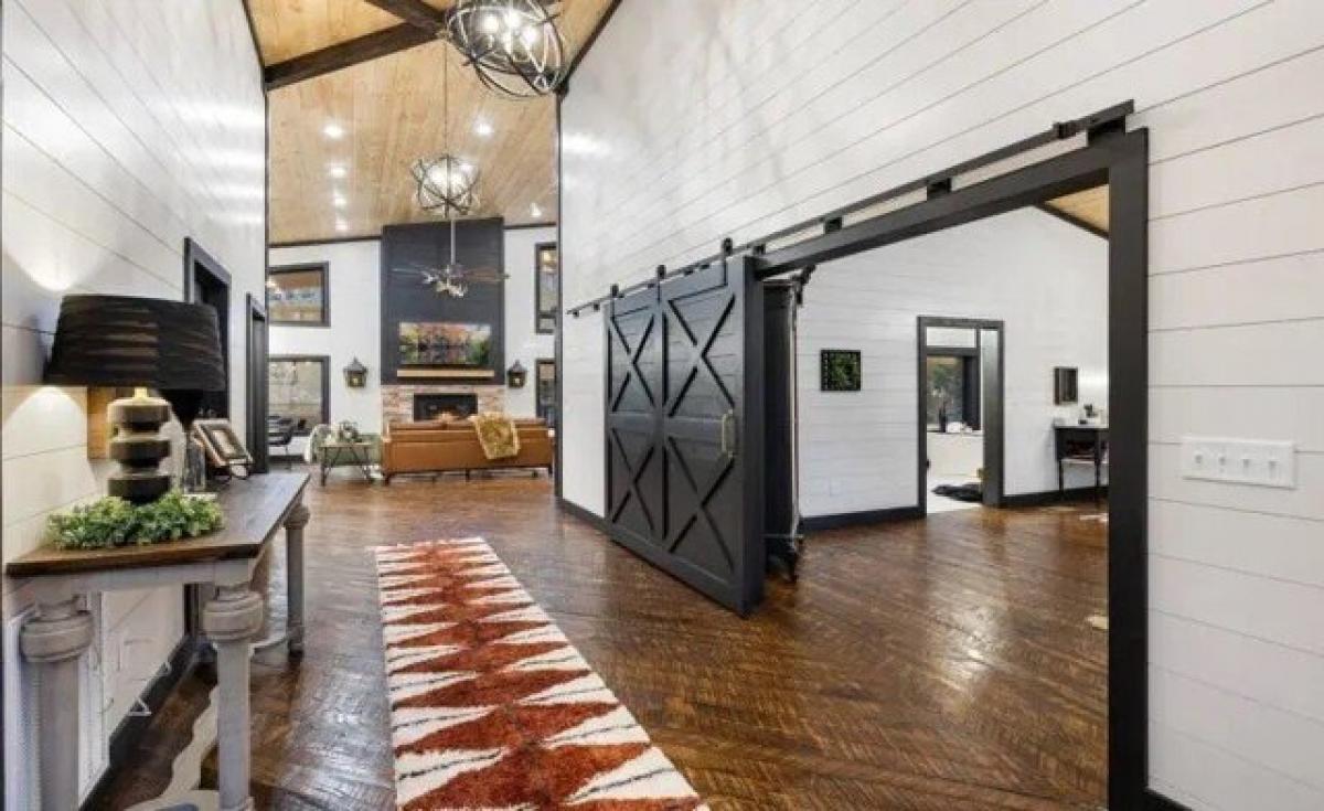 Picture of Home For Sale in Broken Bow, Oklahoma, United States