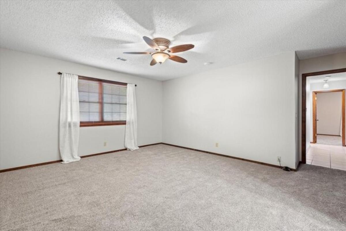 Picture of Home For Sale in Bartlesville, Oklahoma, United States