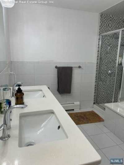 Home For Sale in Fort Lee, New Jersey