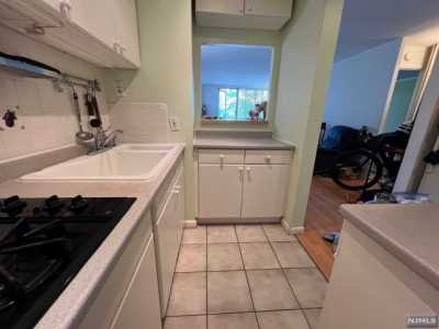 Home For Rent in Fort Lee, New Jersey