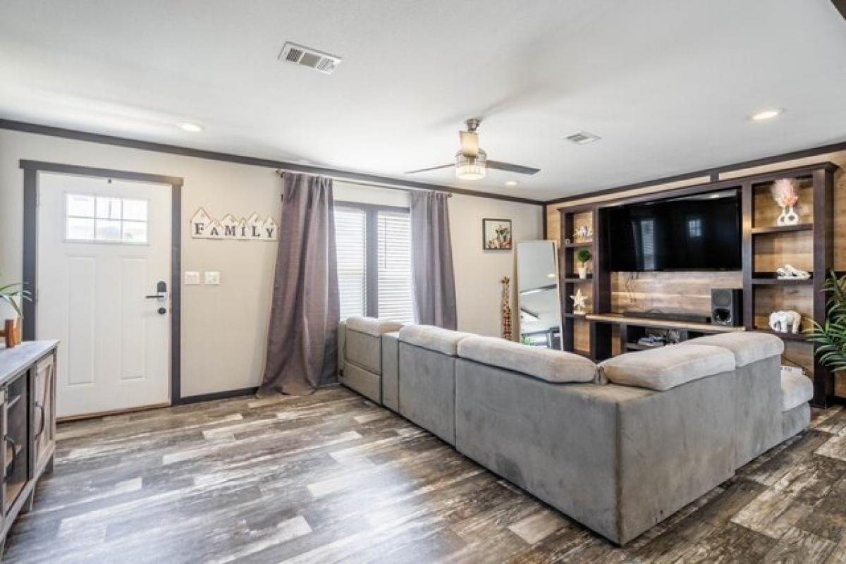 Picture of Home For Sale in Midland, Texas, United States