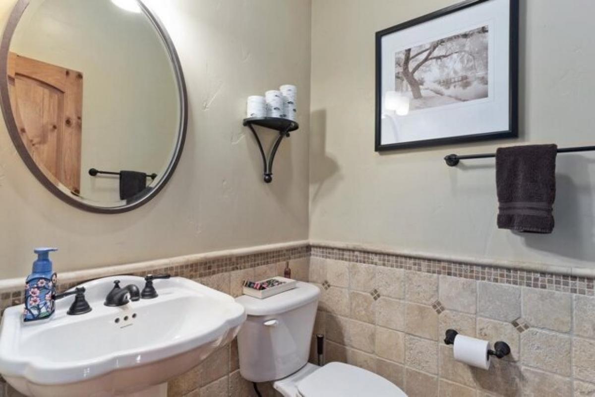 Picture of Home For Sale in Mammoth Lakes, California, United States