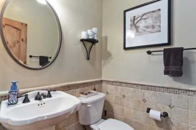 Home For Sale in Mammoth Lakes, California