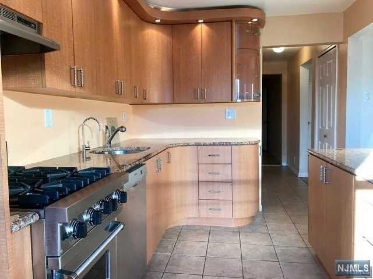 Picture of Home For Rent in Fort Lee, New Jersey, United States