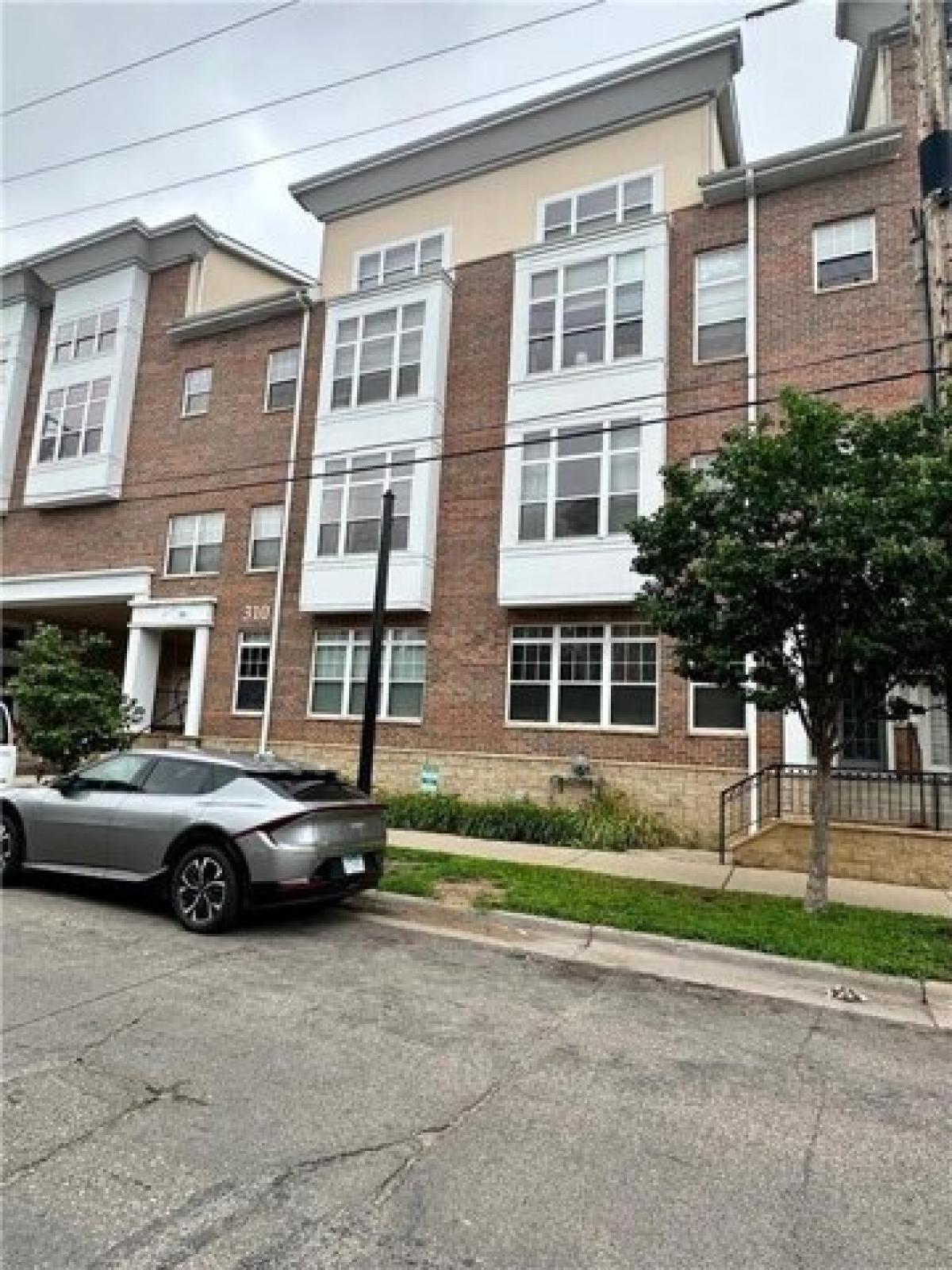 Picture of Home For Sale in Minneapolis, Minnesota, United States