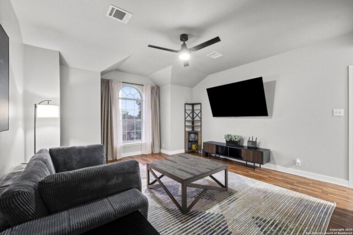 Picture of Home For Sale in Schertz, Texas, United States