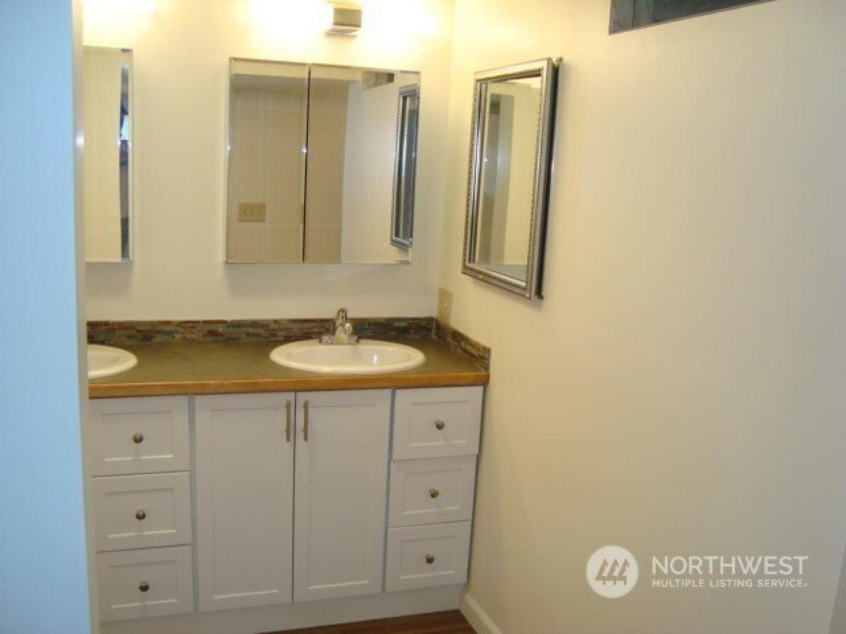 Picture of Home For Sale in Bremerton, Washington, United States