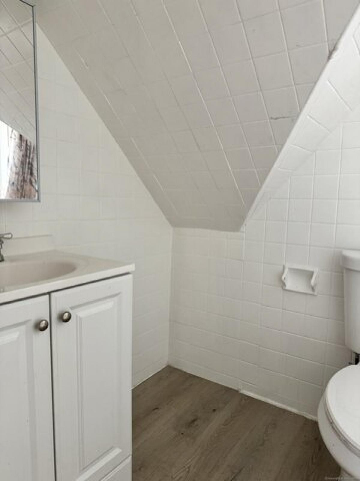 Picture of Home For Sale in Waterbury, Connecticut, United States