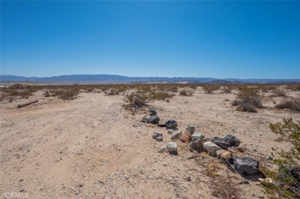 Picture of Home For Sale in Twentynine Palms, California, United States