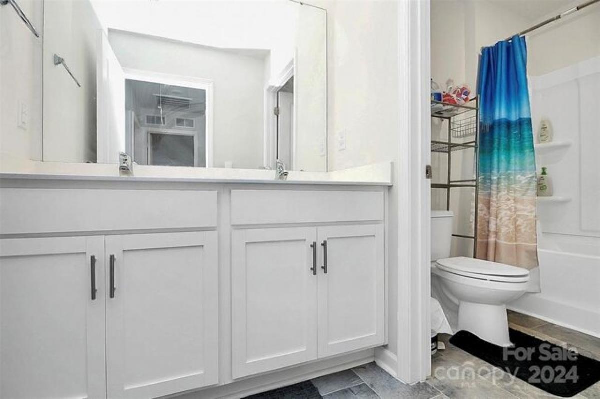 Picture of Home For Sale in Clover, South Carolina, United States