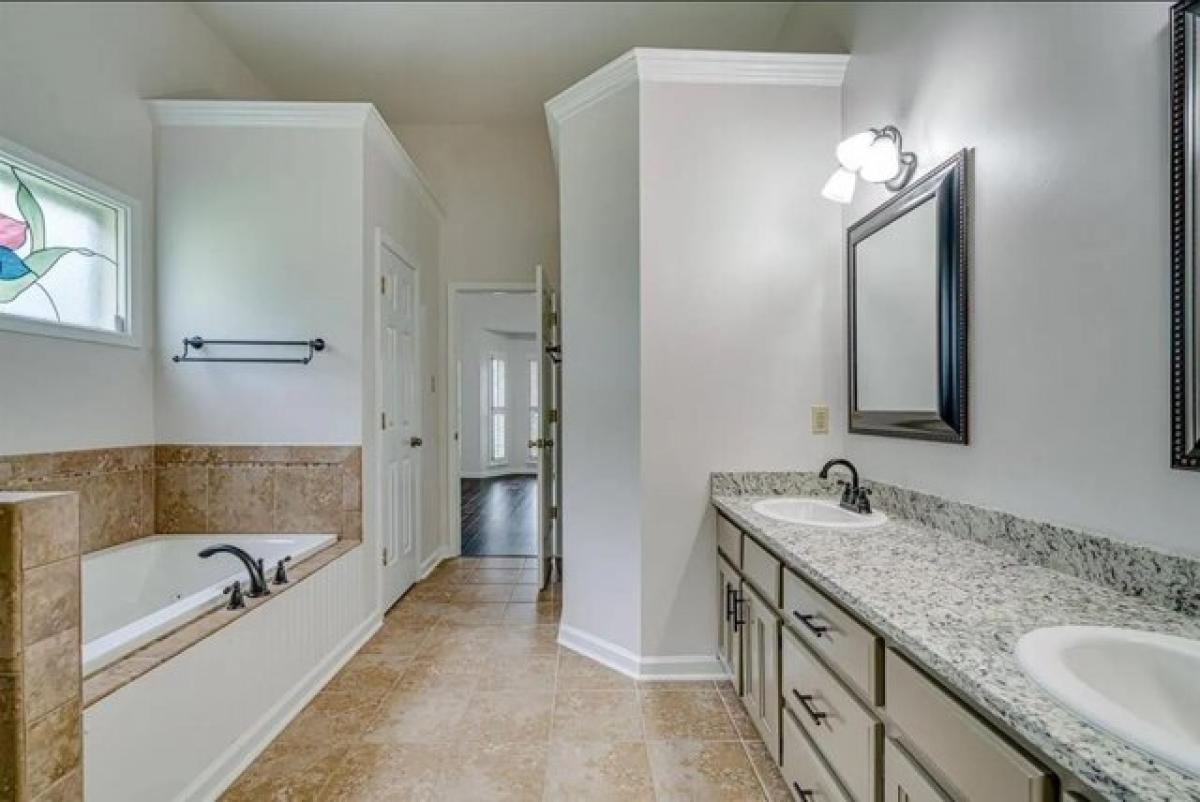 Picture of Home For Sale in Collierville, Tennessee, United States