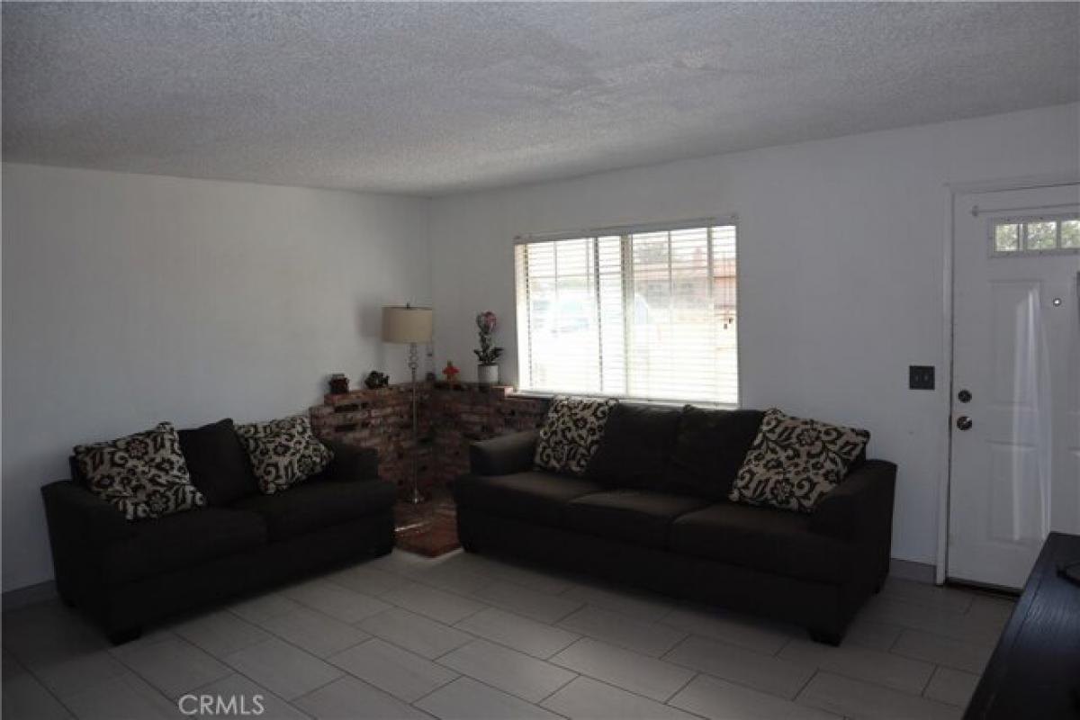 Picture of Home For Sale in Apple Valley, California, United States