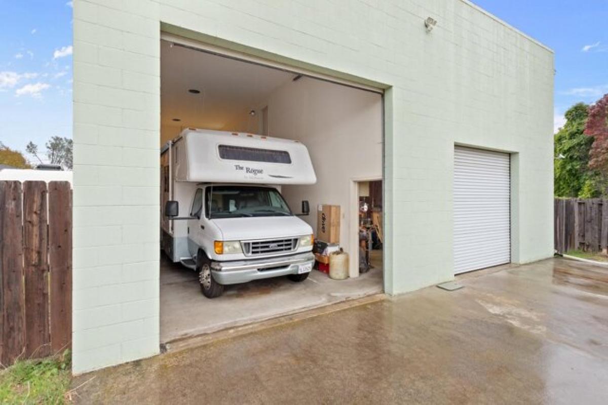 Picture of Home For Sale in Redding, California, United States