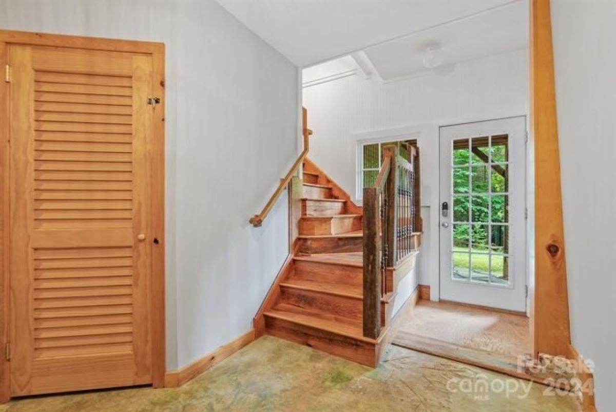 Picture of Home For Sale in Asheville, North Carolina, United States