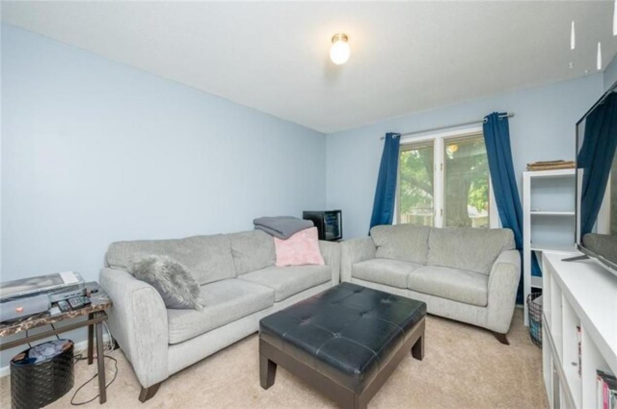 Picture of Home For Sale in West Des Moines, Iowa, United States