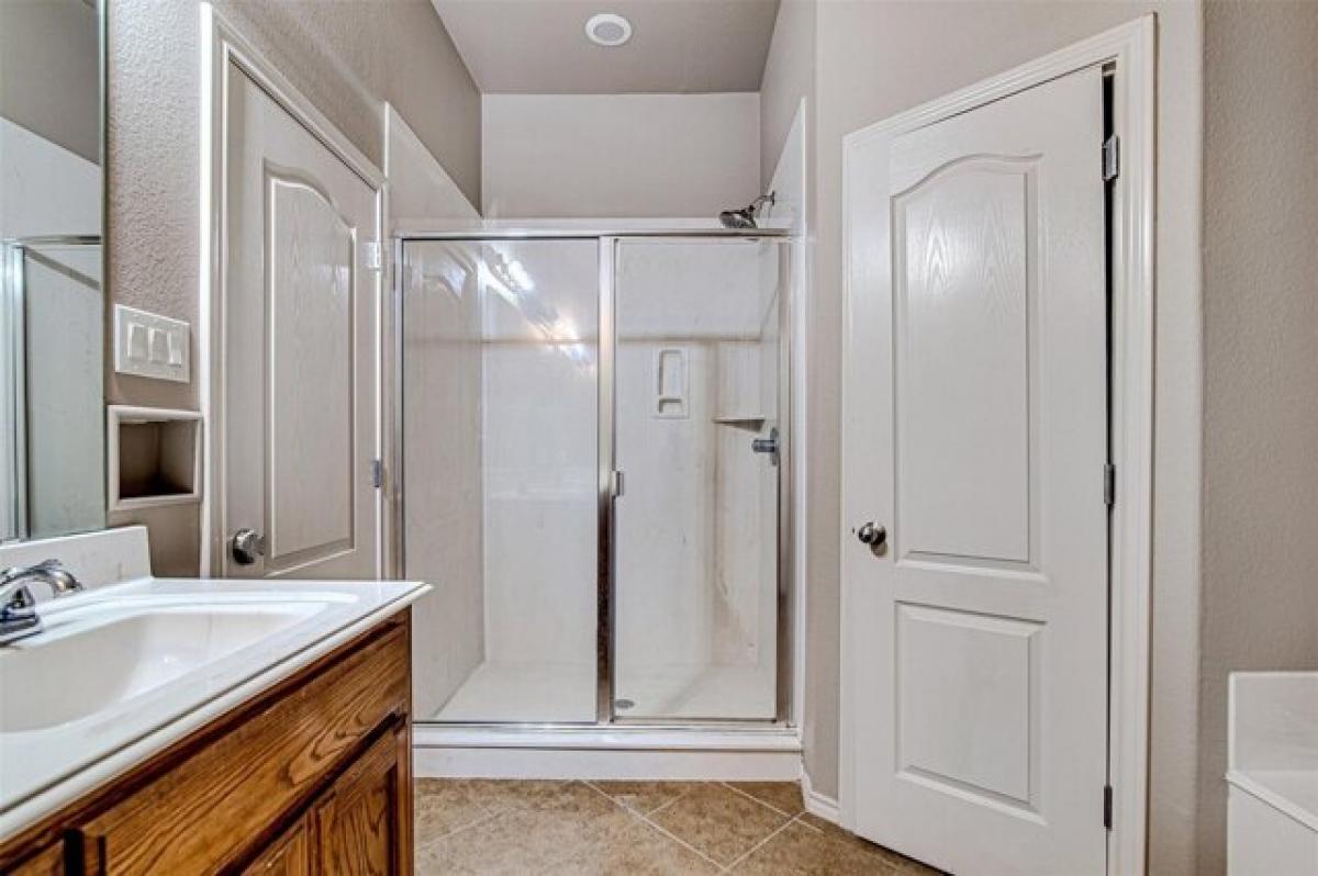 Picture of Home For Sale in Burleson, Texas, United States