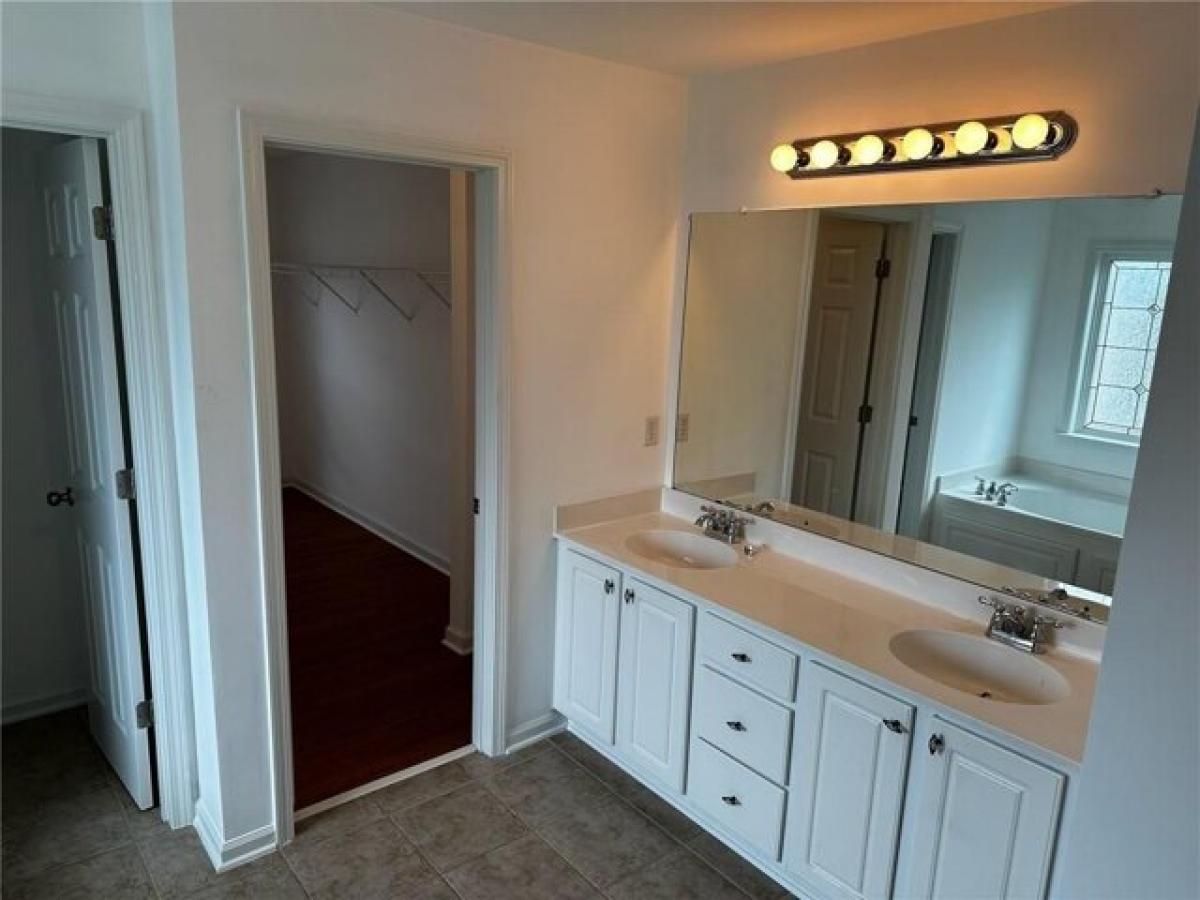 Picture of Home For Sale in Union City, Georgia, United States