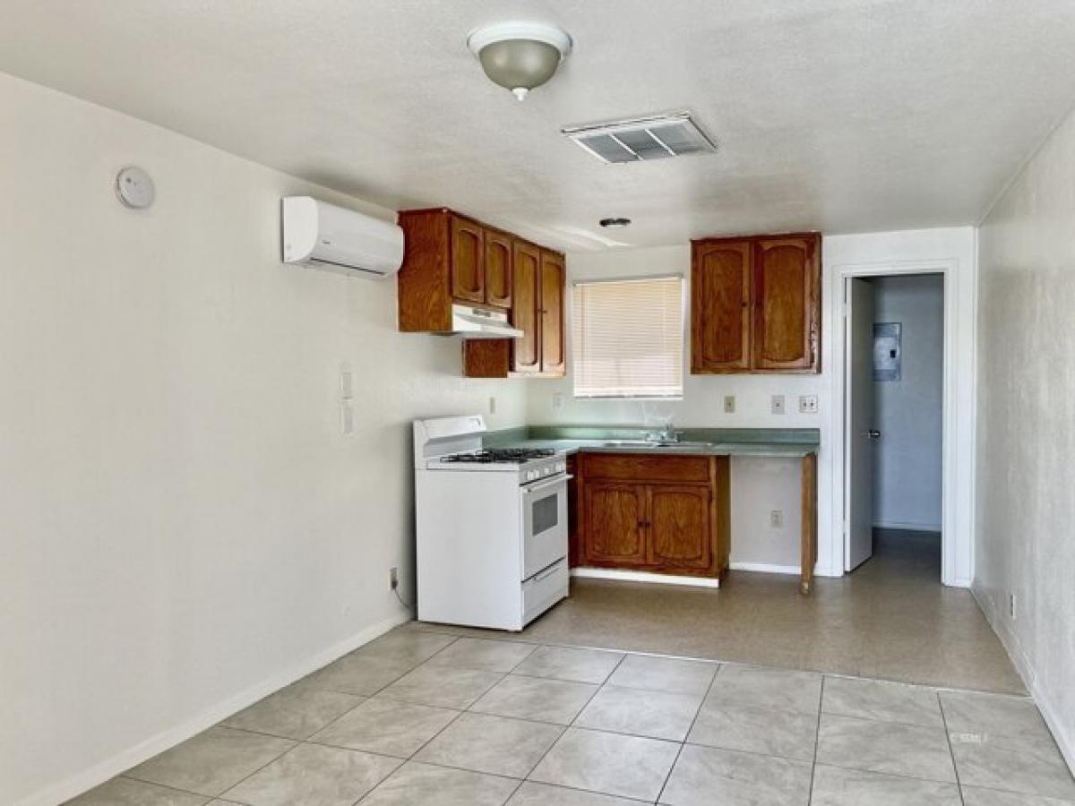 Picture of Home For Sale in Ridgecrest, California, United States