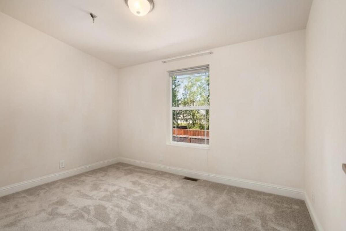 Picture of Home For Sale in Minot, North Dakota, United States