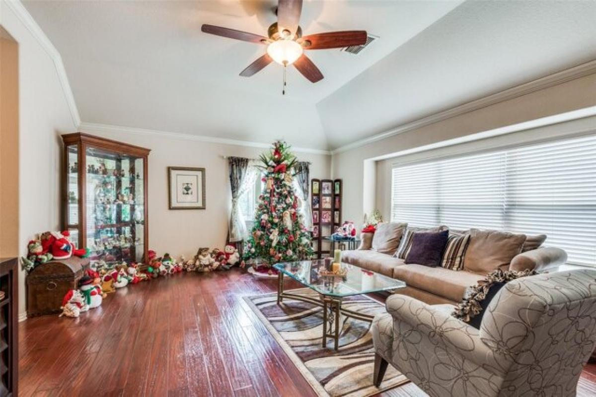 Picture of Home For Sale in Little Elm, Texas, United States