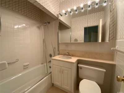 Home For Sale in Floral Park, New York