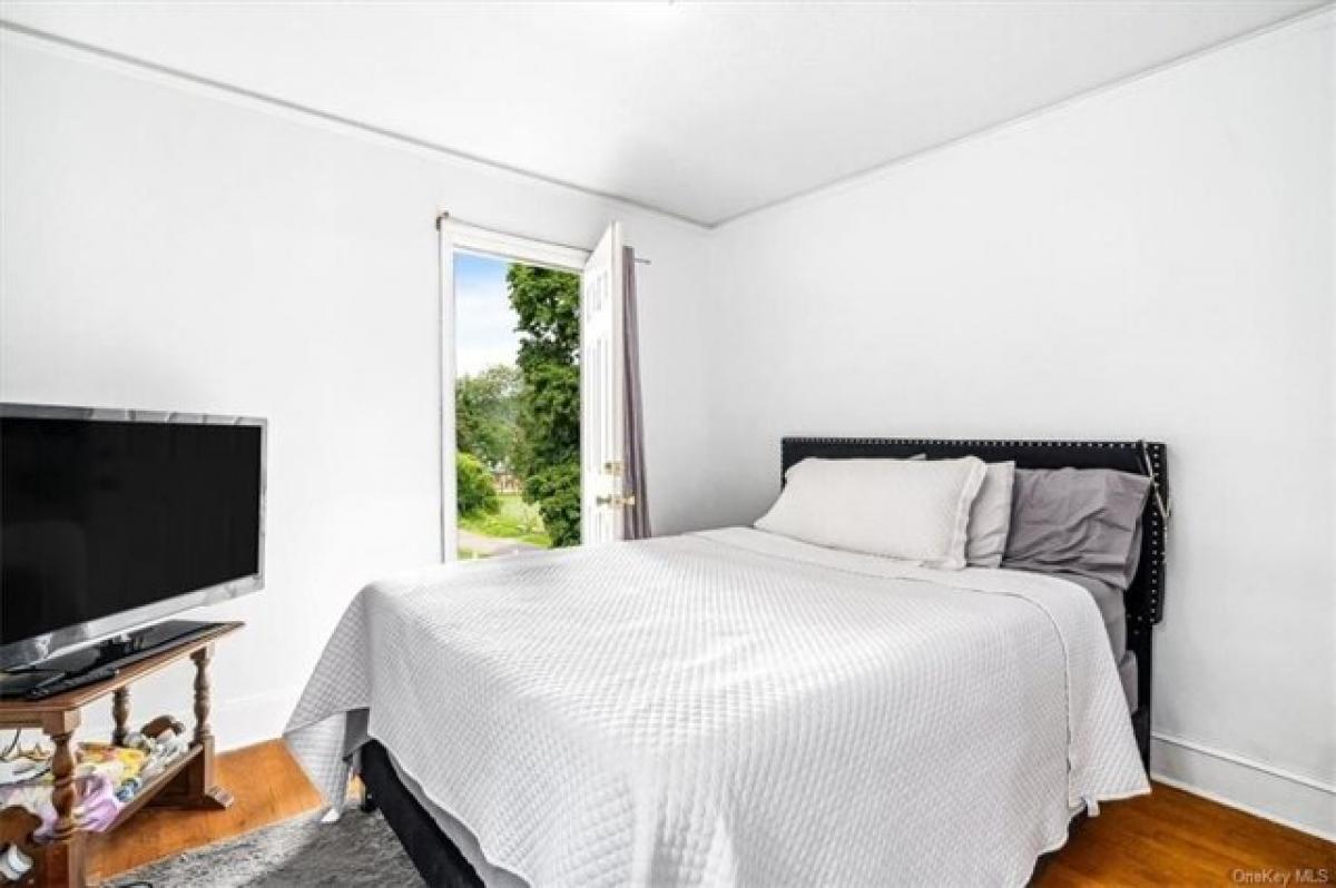 Picture of Home For Sale in Yonkers, New York, United States