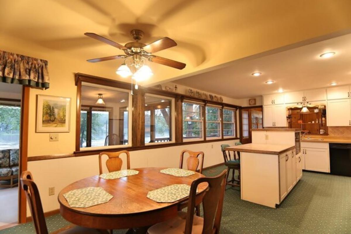 Picture of Home For Sale in Janesville, Wisconsin, United States