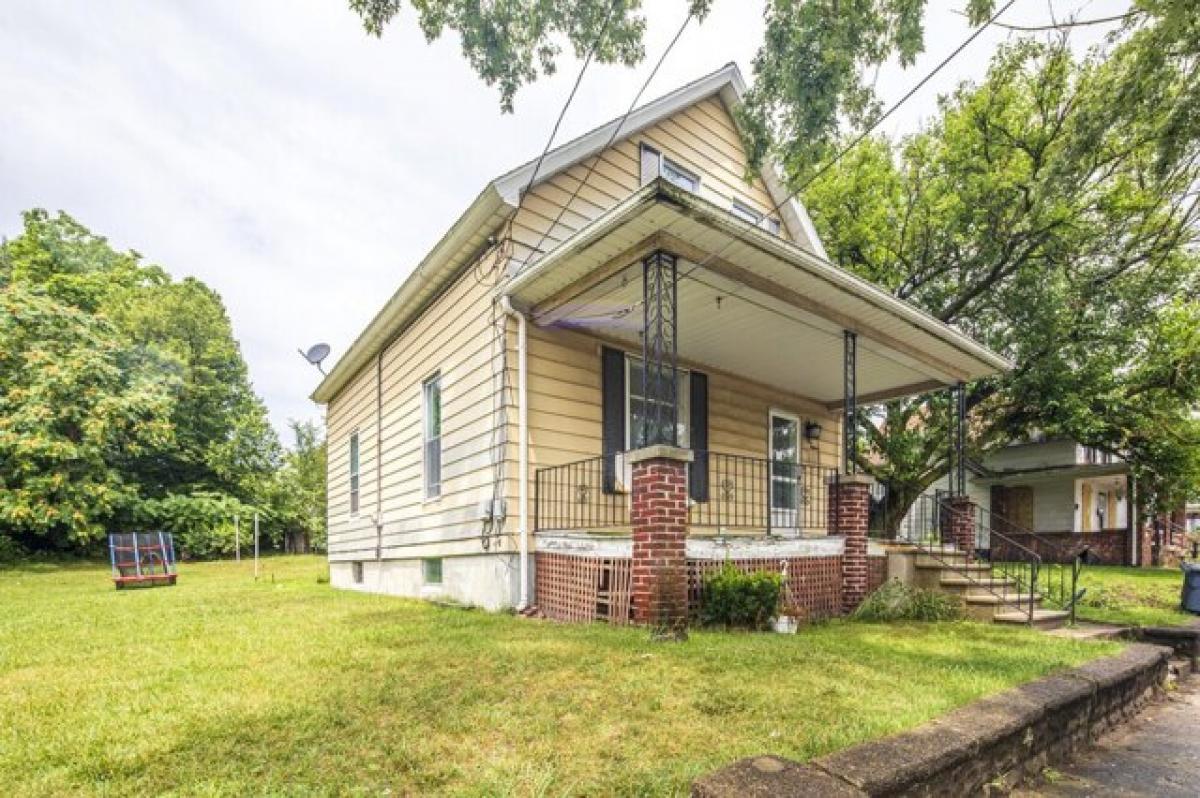 Picture of Home For Sale in Michigan City, Indiana, United States