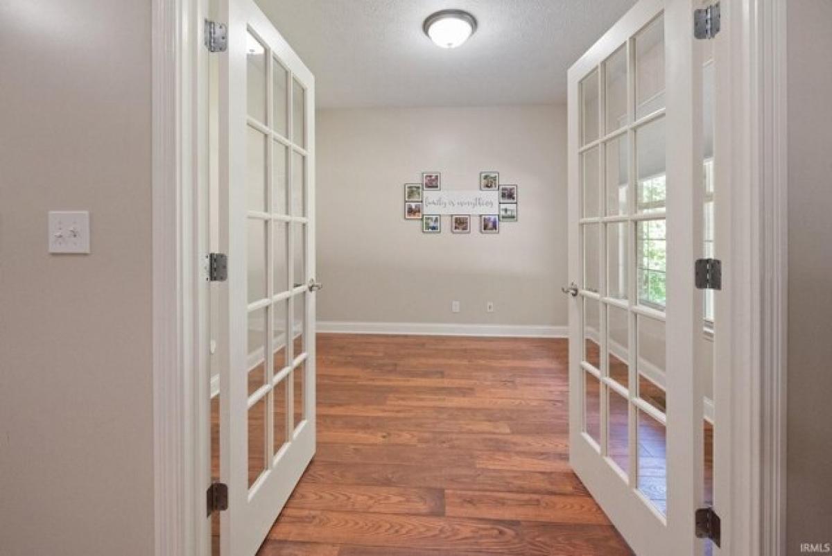 Picture of Home For Sale in Lafayette, Indiana, United States