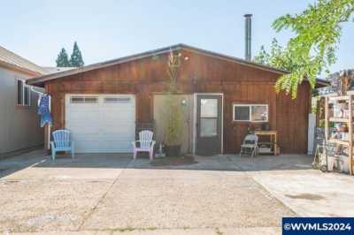 Home For Sale in Lebanon, Oregon