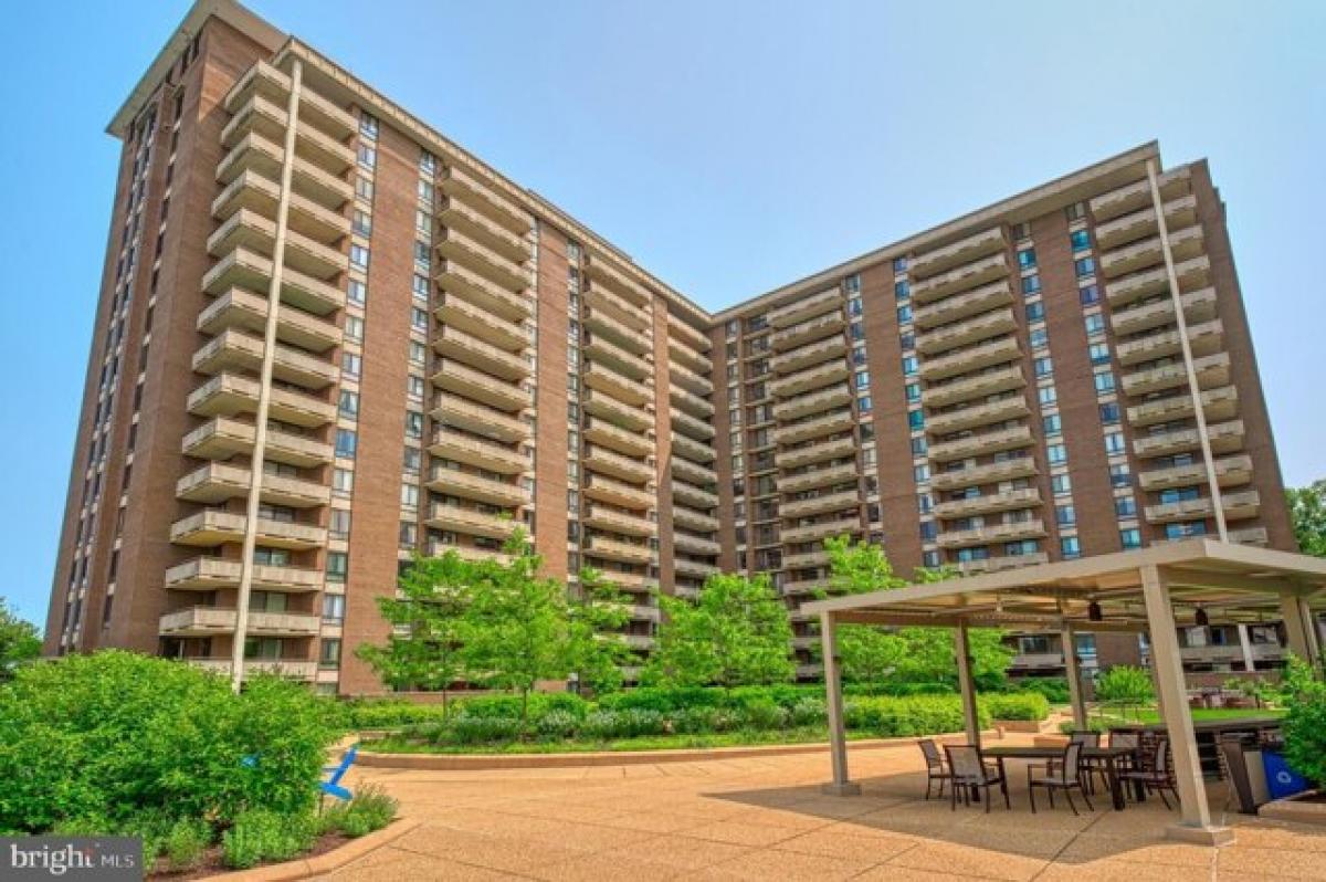 Picture of Home For Sale in McLean, Virginia, United States