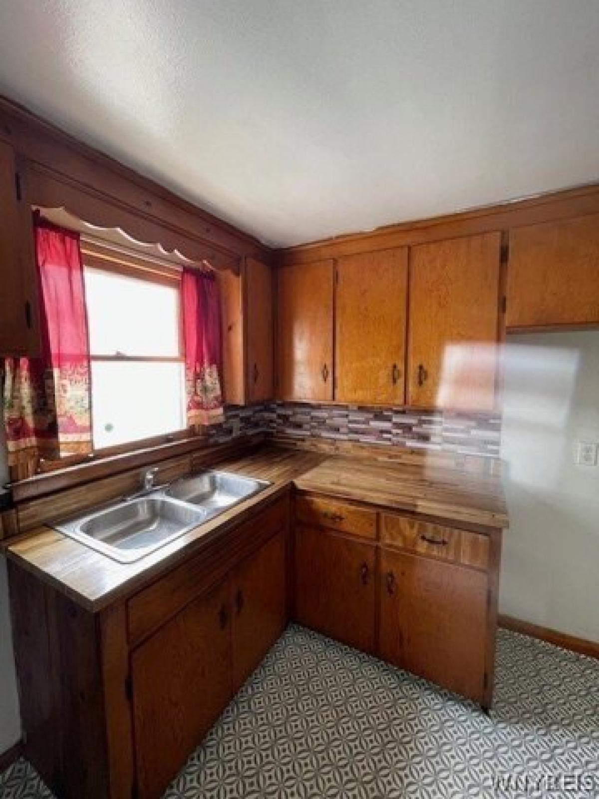 Picture of Home For Sale in Buffalo, New York, United States