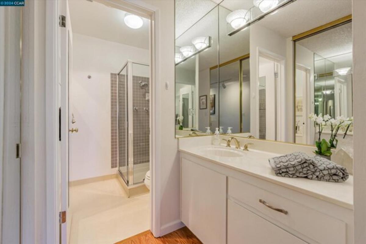 Picture of Home For Sale in Walnut Creek, California, United States