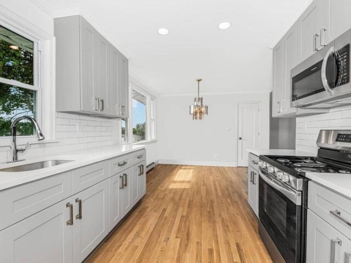 Picture of Home For Sale in Yonkers, New York, United States