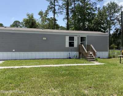 Home For Sale in Satsuma, Florida
