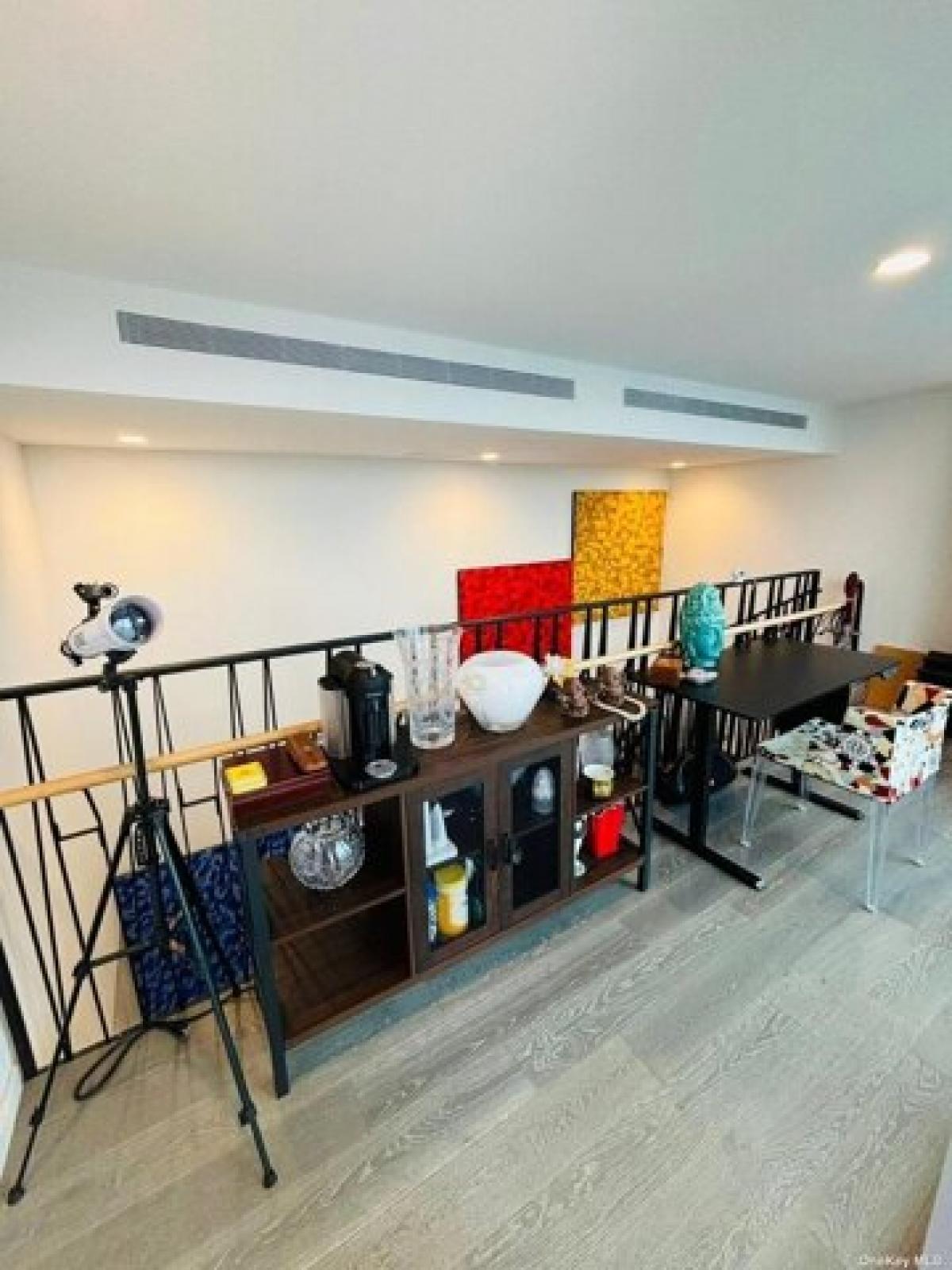 Picture of Home For Sale in Flushing, New York, United States