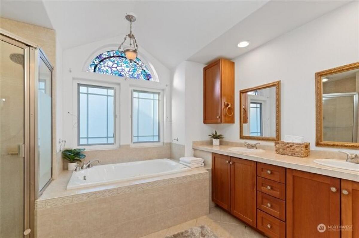 Picture of Home For Sale in Port Orchard, Washington, United States